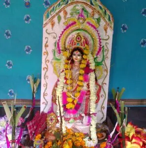 জ্ঞান এবং সৃজনশীলতা উদযাপন: বসন্ত পঞ্চমীতে সরস্বতী পূজা